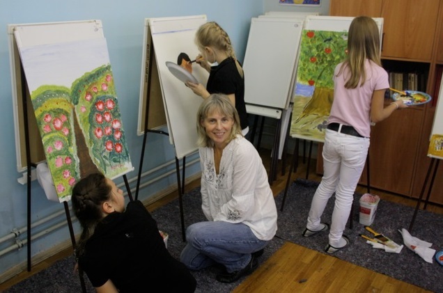 Planet Issue: Peacepainting – Catrine Gangstø