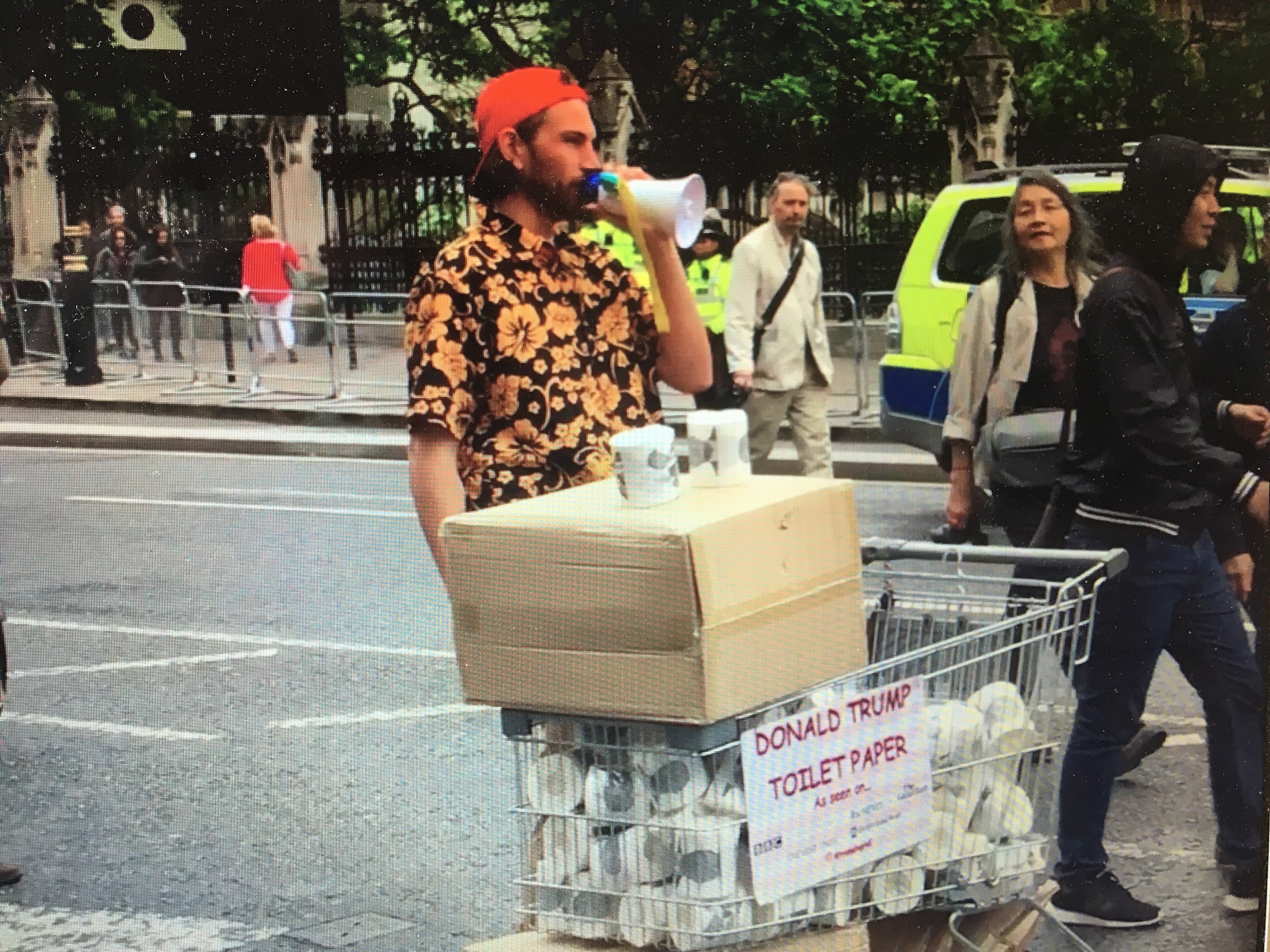 Donald Trump Toilet Paper? Trump Protest, London June 2019 [Video]